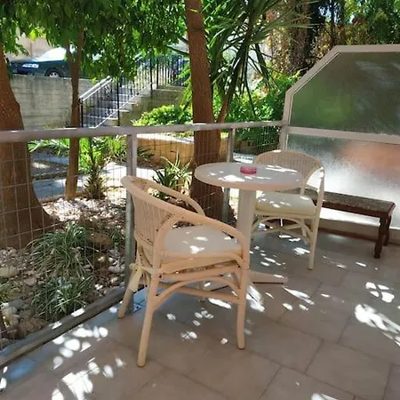 Christoforos Christoforatos Apartman *